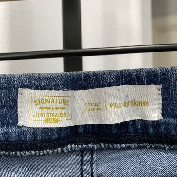 Levi’s Totally Shaping pull-on jeans 31x28 Sz 12S Blue Stretch Denim Jean - Picture 4 of 8